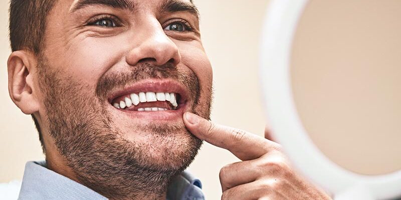 Wie pflegen Sie Zahnimplantate richtig, damit diese lange halten?